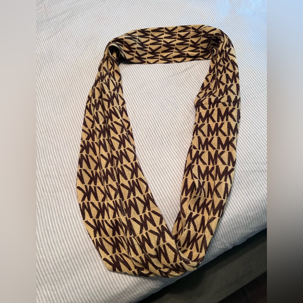 Michael Kors Wrap Around Scarf